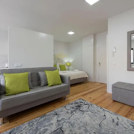 Lovelystay - Sunny Downtown Flat W Ac *