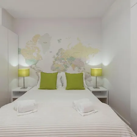 Lovelystay - Sunny Downtown Flat W Ac Porto