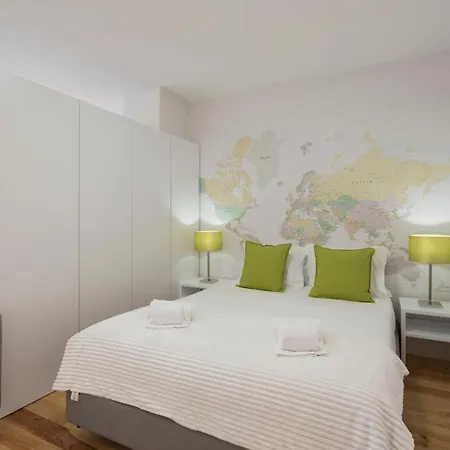 Lovelystay - Sunny Downtown Flat W Ac Apartmán