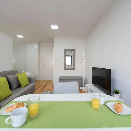Apartmán Lovelystay - Sunny Downtown Flat W Ac Porto