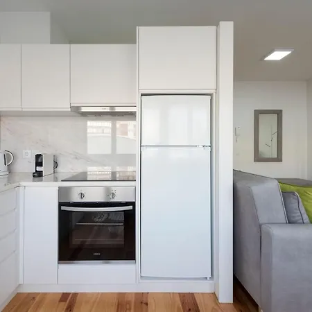 Lovelystay - Sunny Downtown Flat W Ac *