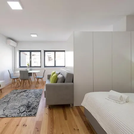 Apartmán Lovelystay - Sunny Downtown Flat W Ac *