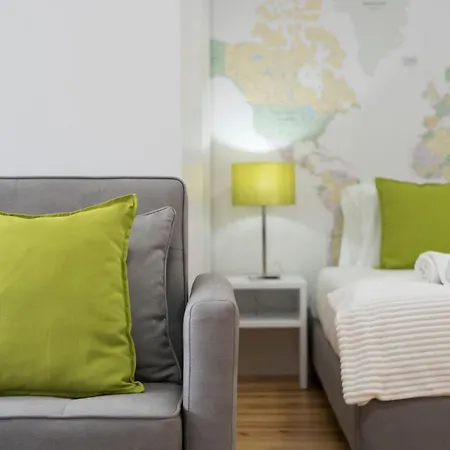 Lovelystay - Sunny Downtown Flat W Ac Apartmán