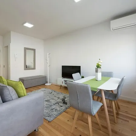 Apartmán Lovelystay - Sunny Downtown Flat W Ac Porto
