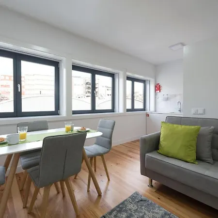 Lovelystay - Sunny Downtown Flat W Ac