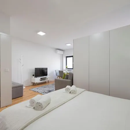 Apartmán Lovelystay - Sunny Downtown Flat W Ac Porto